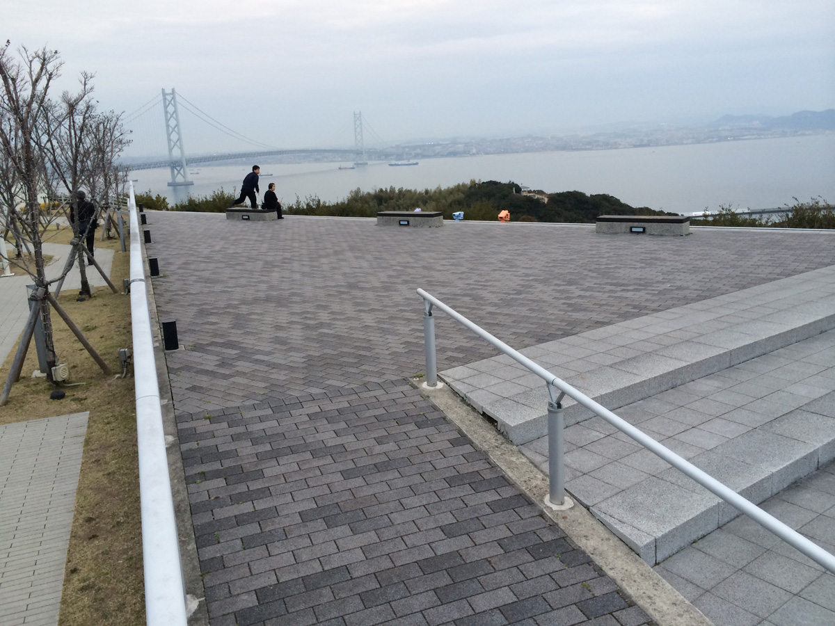 蓄光石の樹脂舗装・工事（施工）の画像6