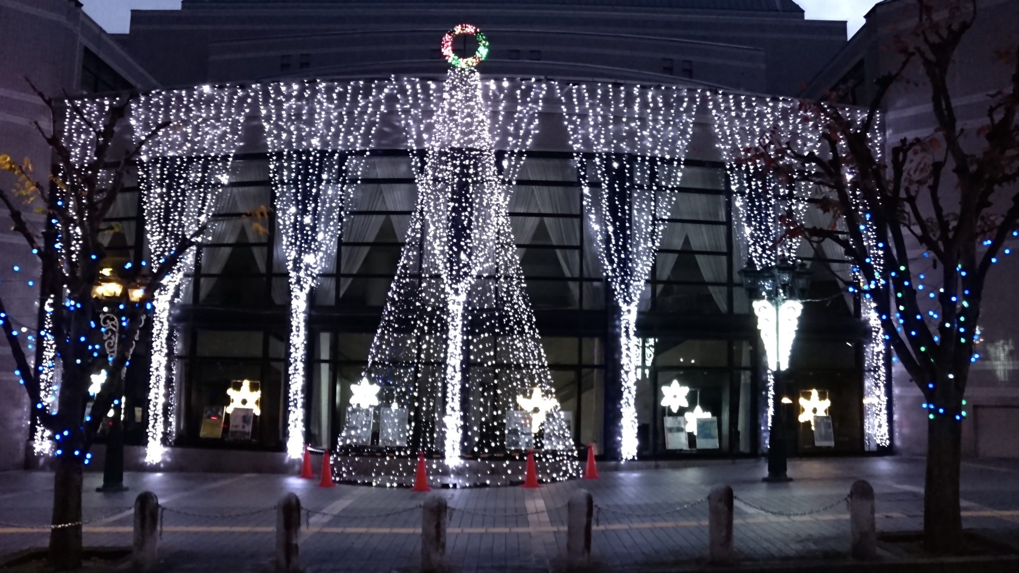 ラブリーホール(河内長野市立文化会館)2019<BR>（大阪府河内長野市）のイルミネーション施工例