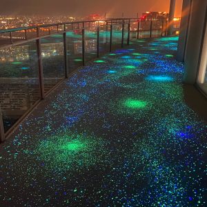 梅田スカイビル 空中庭園展望台 2023蓄光石 路面リニューアル工事 (大阪市北区)の画像2