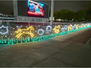 HANSHIN URBAN KEIBAのパドック沿いに設置した競走馬と雲のLEDイルミネーション